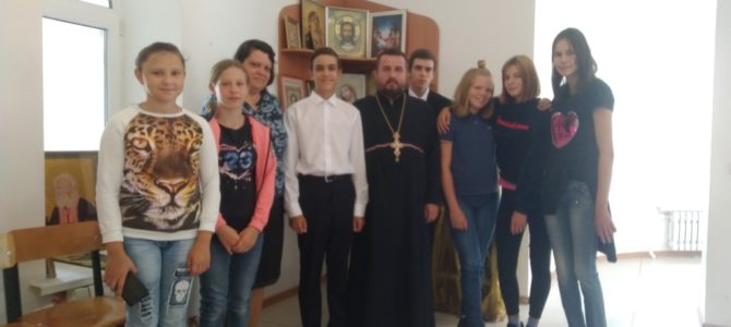14 августа в воскресной школе при храме преподобного Серафима Саровского состоялось чаепитие для детей.