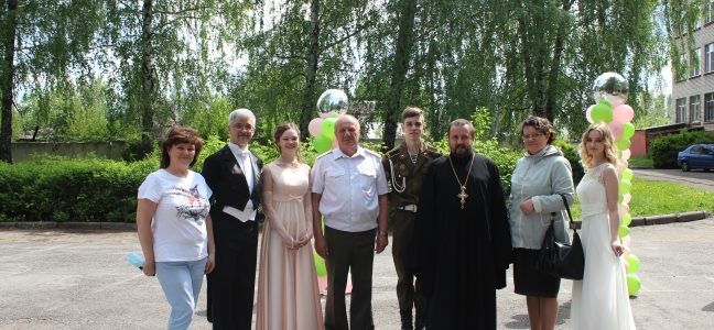 19 мая 2021 года настоятель храма прп. Серафима Саровского г. Липецка протоиерей Сергий Гришин посетил мероприятие Кадетский бал в СШ 14 г. Липецка