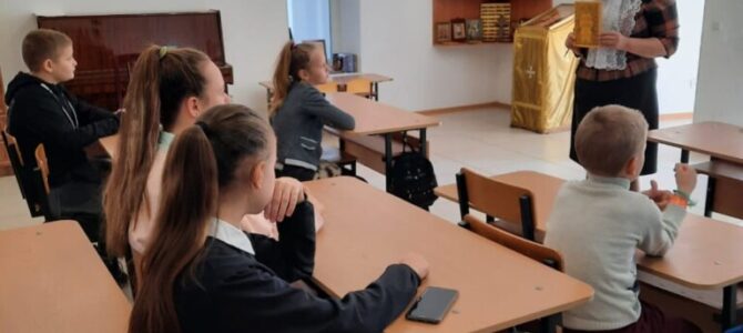17 октября в воскресной школе были проведены занятия в старшей, средней и начальной группах обучения детей по предмету «Основы Православной культуры».