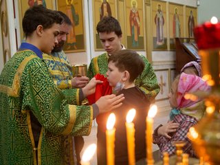 19 декабря в день памяти святителя Николая чудотворца в храме прп. Серафима Саровского г. Липецка состоялось торжественное богослужение, которое возглавил настоятель протоиерей Сергий Гришин.