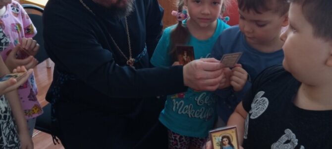 18 марта 2022 года священник Сергий Гришин провел беседу с детьми ДУ №25 г. Липецка.