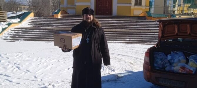 6 марта 2023 г. клирик храма прп. Серафима Саровского г. Липецка доставил гуманитарную помощь участникам СВО в социальный отдел епархии.