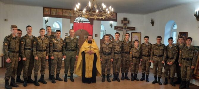 28 сентября кадеты СШ 14 г. Липецка участвовали на богослужении в храме прп. Серафима Саровского.