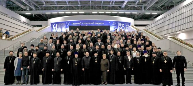 26 января древлехранитель епархии Найденов Андрей Анатольевич и руководитель епархиальной комиссии по убранству, реставрации и строительству храмов прот. Сергий Гришин принял участие в совещании епархиальных древлехранителей, архитекторов и представителей отделов культуры. 26 января древлехранитель епархии Найденов Андрей Анатольевич и руководитель епархиальной комиссии по убранству, реставрации и строительству храмов прот. Сергий Гришин принял участие в совещании епархиальных древлехранителей, архитекторов и представителей отделов культуры.