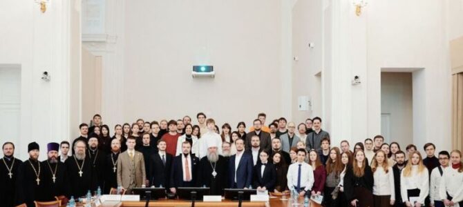 22 января 2026г. настоятель храма прот. Сергий Гришин совместно со студентом 2- го курса теологии ЛГПУ им. П.П. Семенова Тян-шанского Алексеем Гришиным по благословению митрополита Липецкого и Задонского Арсения приняли участие в Православном студенческом форуме «Русская мысль из прошлого в будущее» 22 января 2026г. настоятель храма прот. Сергий Гришин совместно со студентом 2- го курса теологии ЛГПУ им. П.П. Семенова Тян-шанского Алексеем Гришиным по благословению митрополита Липецкого и Задонского Арсения приняли участие в Православном студенческом форуме «Русская мысль из прошлого в будущее»