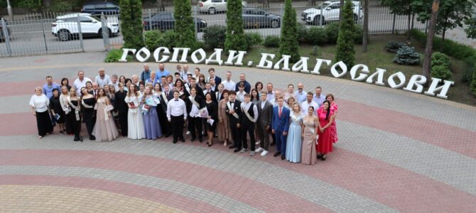 28 июня 2025г. протоиерей Сергий Гришин принял участие во вручении аттестатов об окончании Православной Гимназии им. прп. Амвросия Оптинского выпускникам 11 класса.