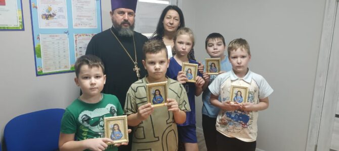 1 Ноября 2025 г. настоятель храма преподобного Серафима Саровского г. Липецка протоиерей Сергий Гришин провел встречу с воспитанниками Центра развития детей «Фантазеры».